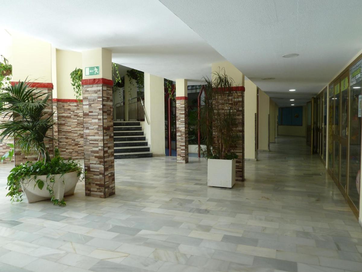 Parking Privado Benalbeach ベナルマデナ エクステリア 写真